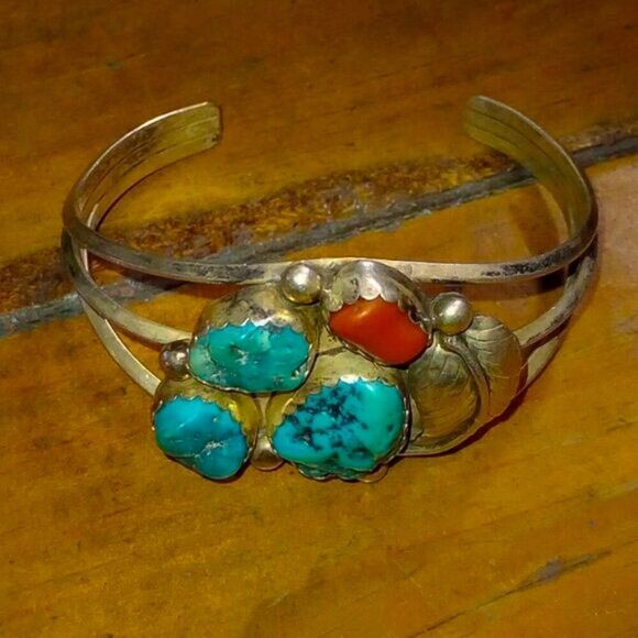 ✨Host Pick✨ Vintage Turquoise & Coral Native Cuff - Picture 5 of 11